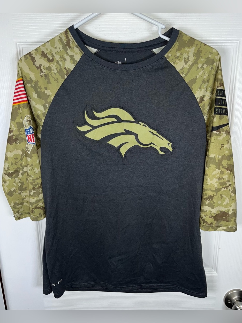 NIKE NFL 'Salute to Service' Denver Broncos On Field Medium 3/4 Sleeve Shirt